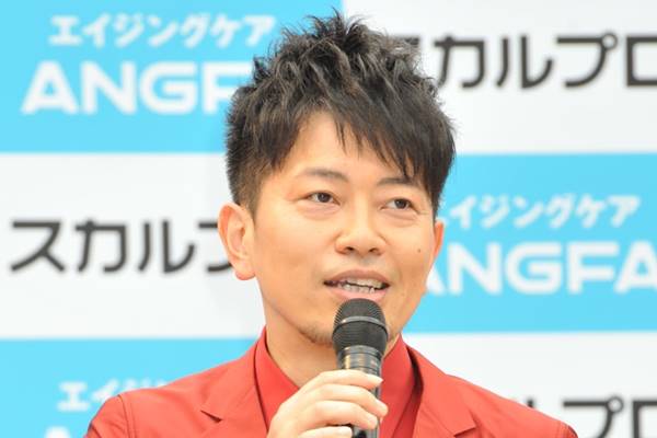 AGA治療をして髪をおろしている宮迫さん